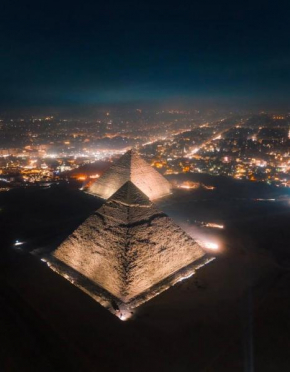 Tecno pyramids inn